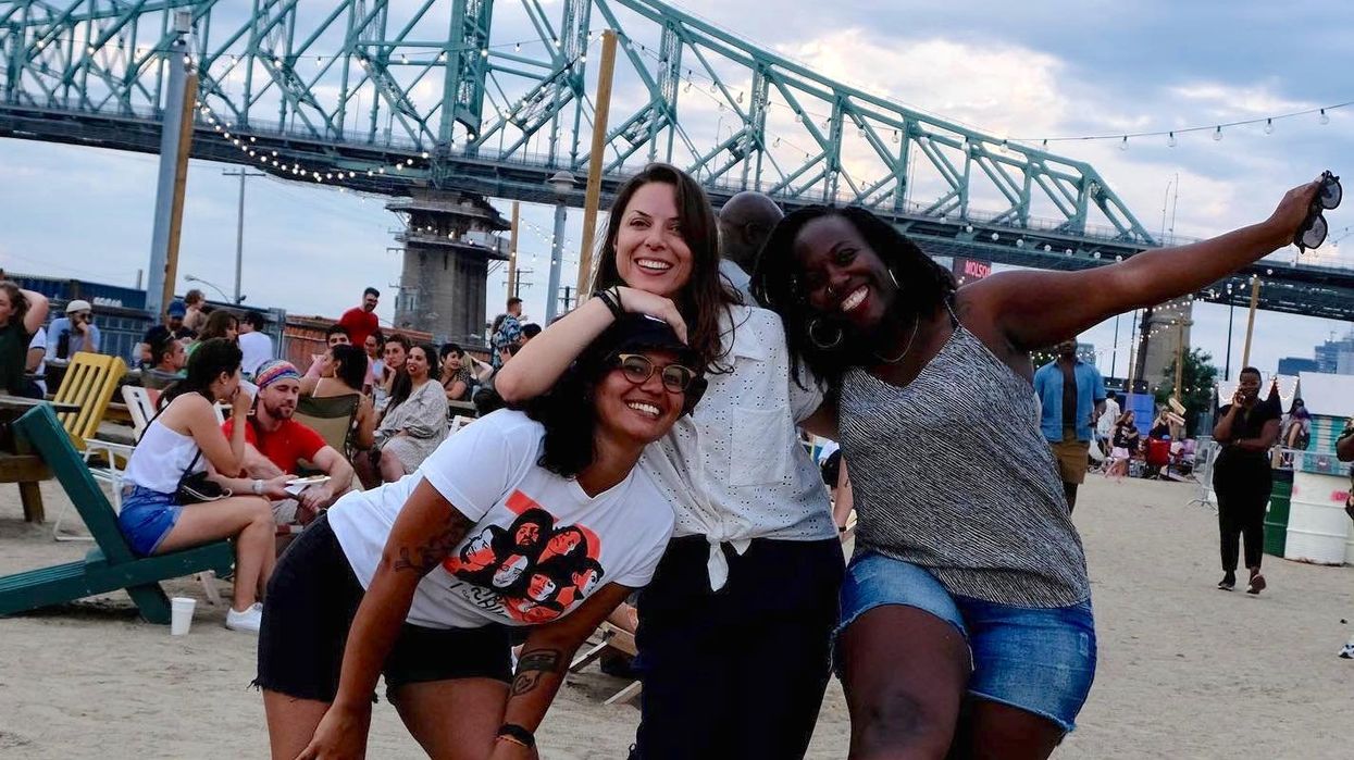 Trio de personnes au Village au Pied-du-Courant.