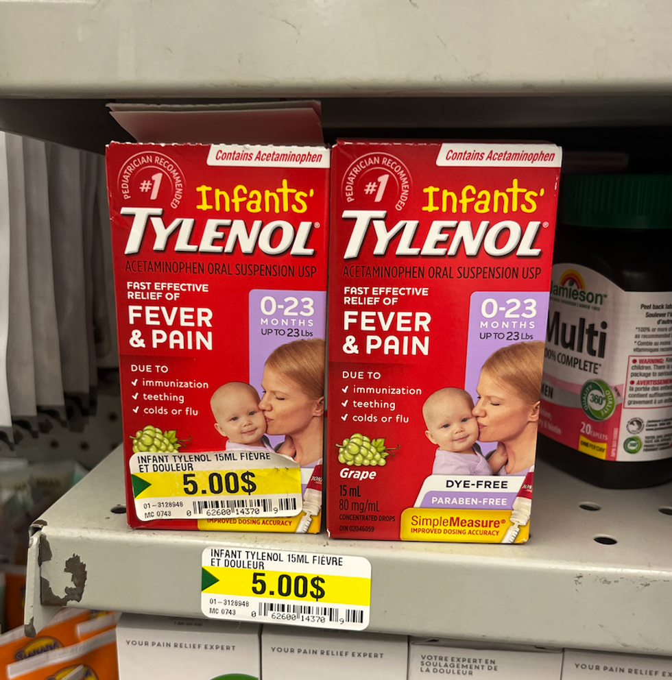 Tylenol pour nourrissons 0-23 mois, dans son emballage au Dollarama.
