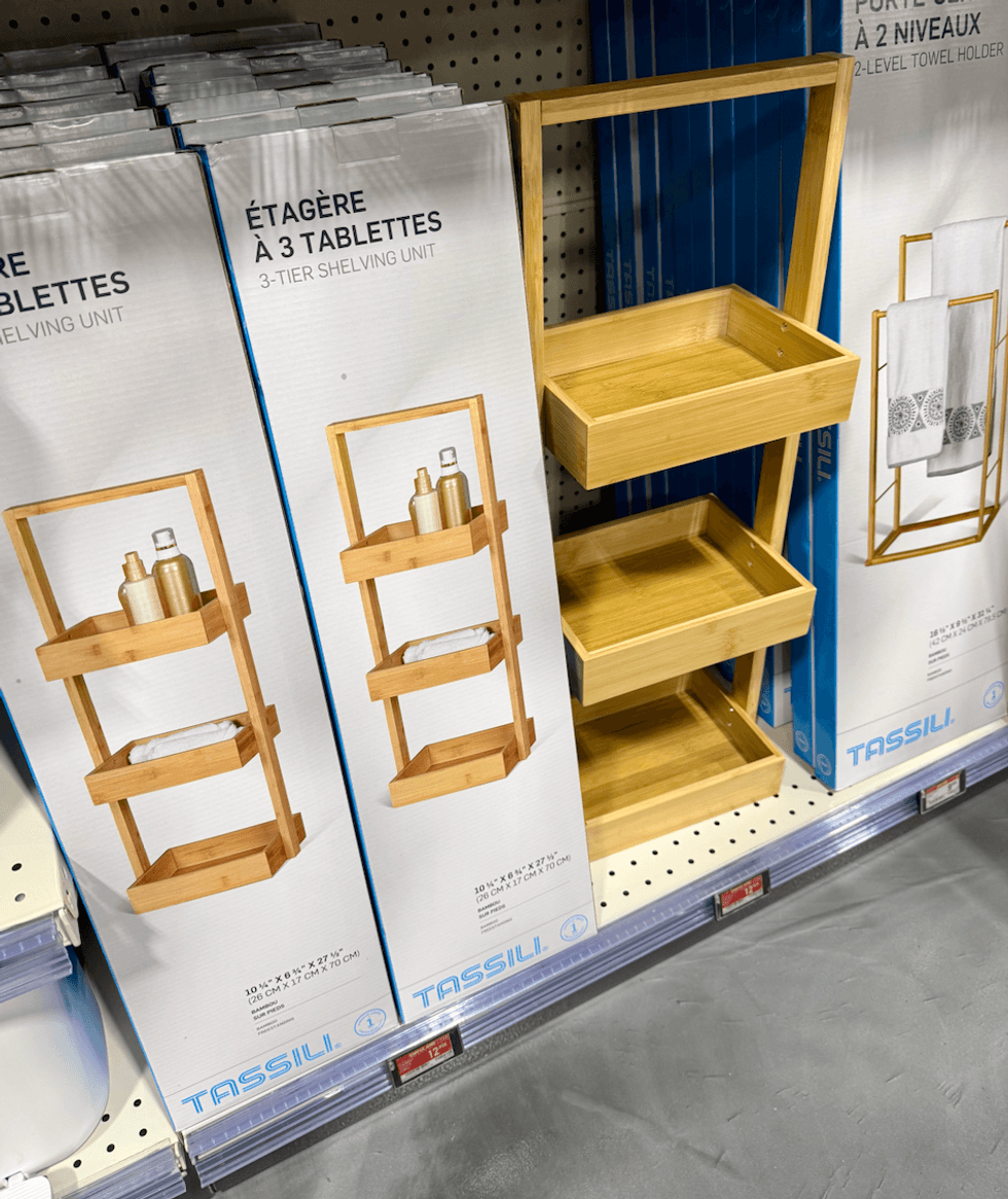 \u00c9tag\u00e8re en bambou \u00e0 trois tablettes en magasin chez Canac.