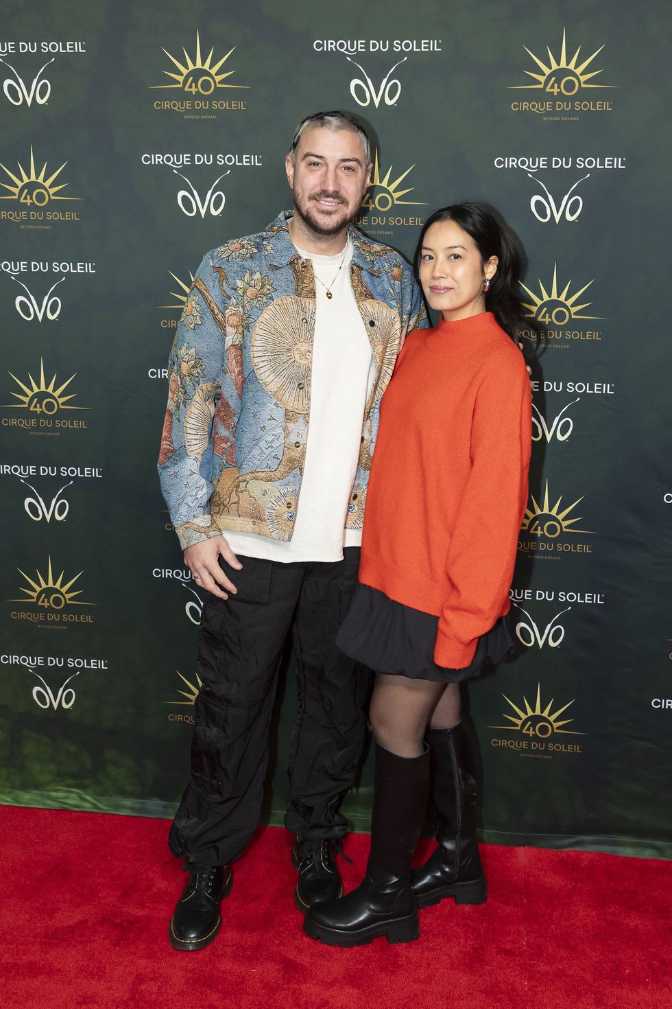 \u200bAdamo et sa fianc\u00e9e Panida sur le tapis rouge d'OVO du Cirque du Soleil.