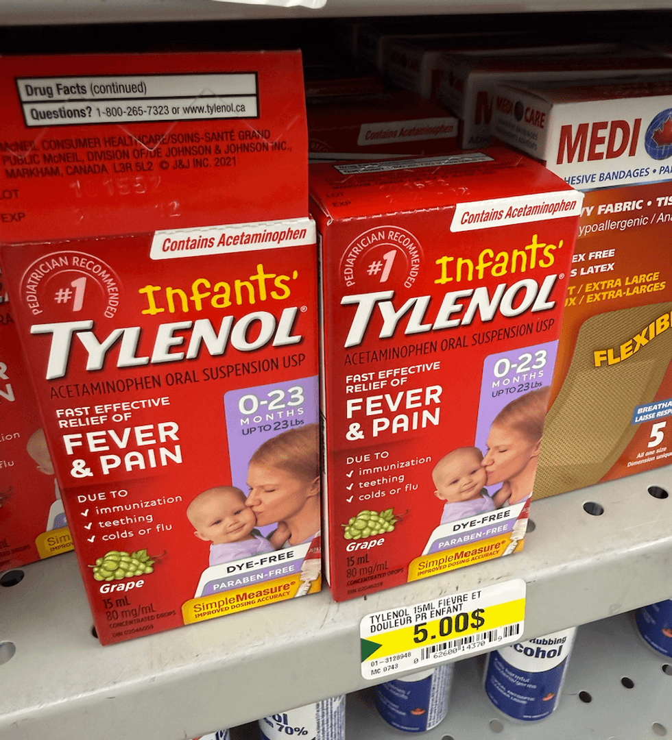 \u200bBo\u00eetes de Tylenol pour nourrissons vendues au Dollarama.