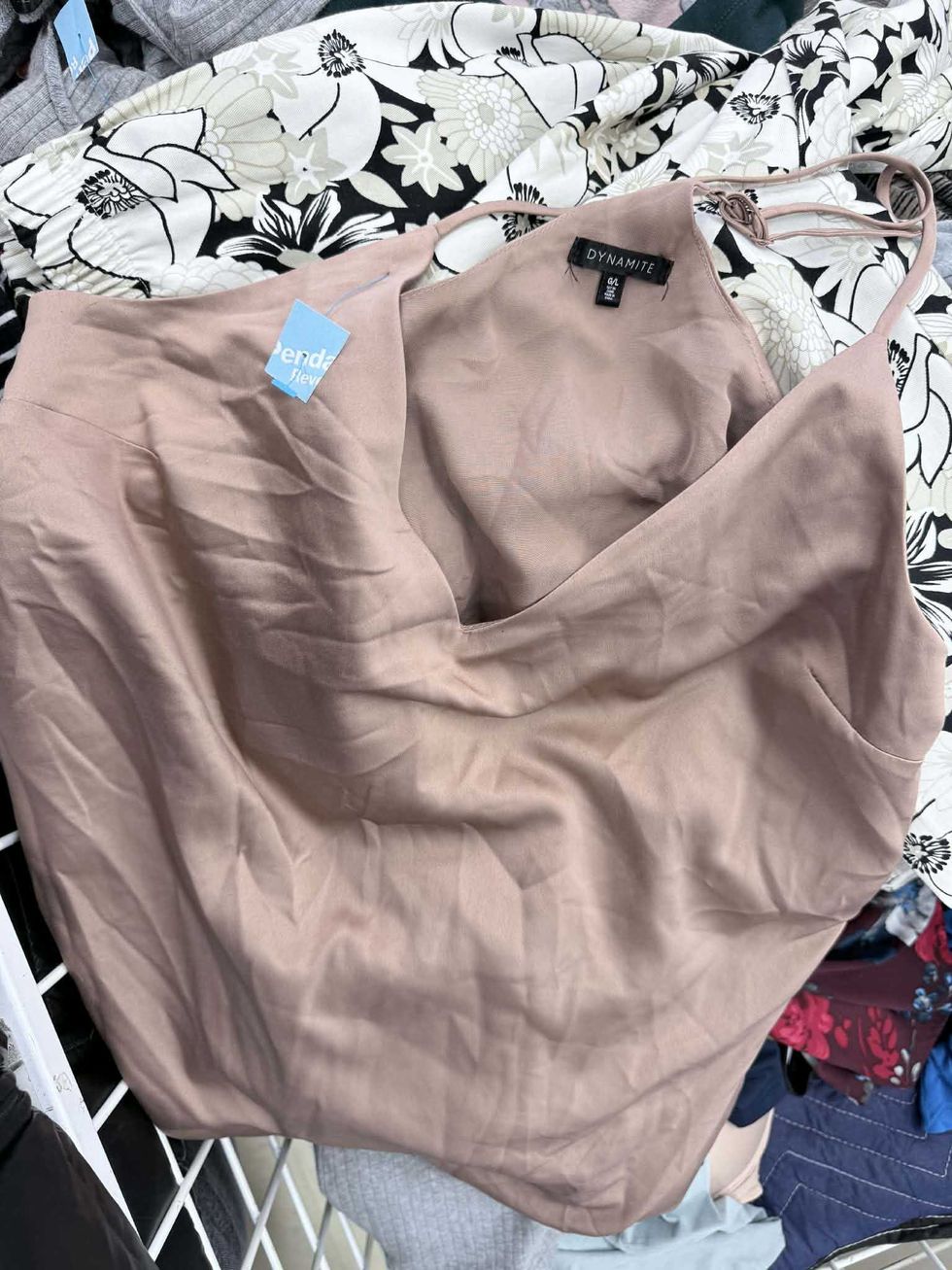 \u200bCamisole Dynamite en vente pour 2 $ Au Grenier Populaire des Basses-Laurentides.