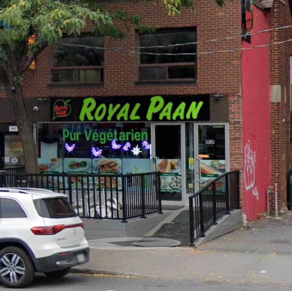 \u200bDevanture du restaurant Royal Paan \u00e0 Montr\u00e9al.