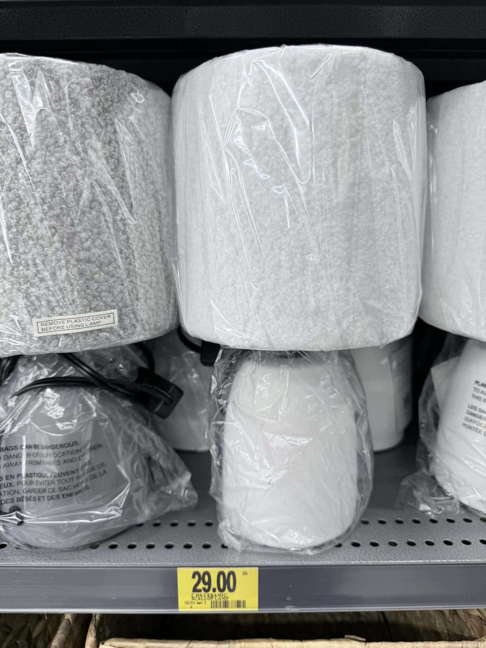 \u200bLampe de table en vente au Tigre G\u00e9ant pour 29 $.