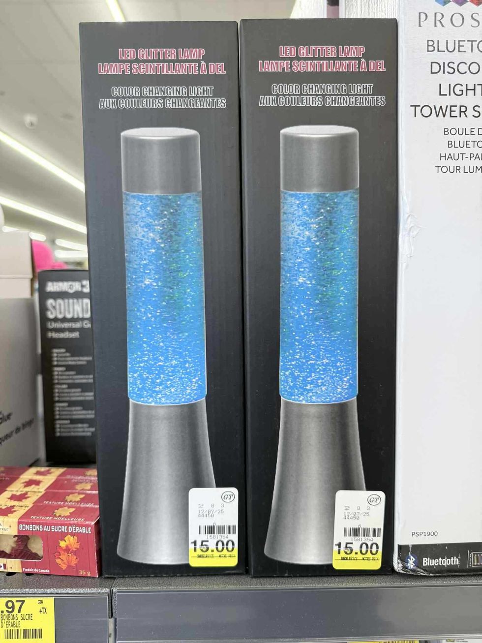 \u200bLampe scintillante aux couleurs changeantes vendue au Tigre G\u00e9ant pour 15 $.