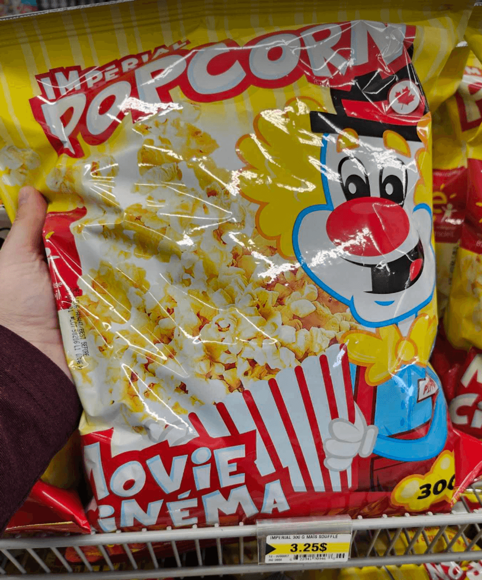 \u200bLe Popcorn \u00ab cin\u00e9ma au beurre \u00bb au Dollarama.