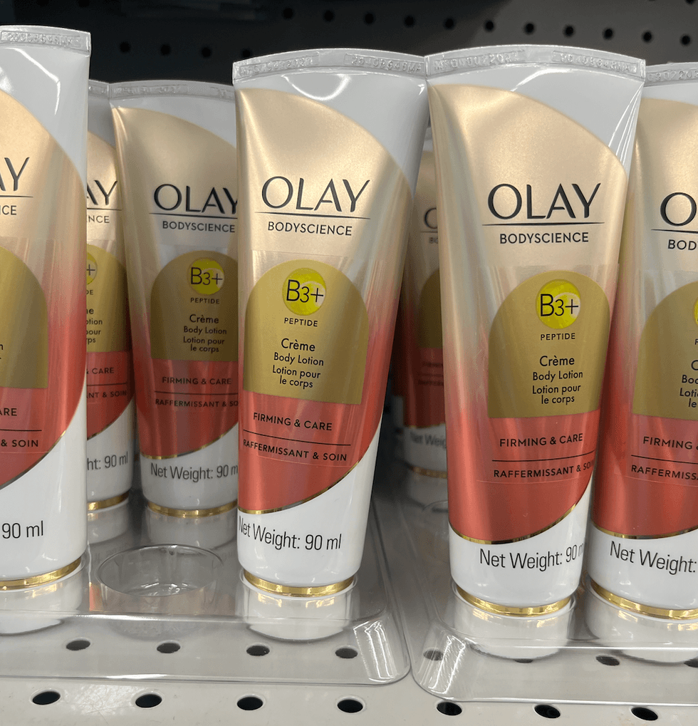 \u200bLotion pour le corps raffermissante et hydratante Olay vendue au Dollarama.