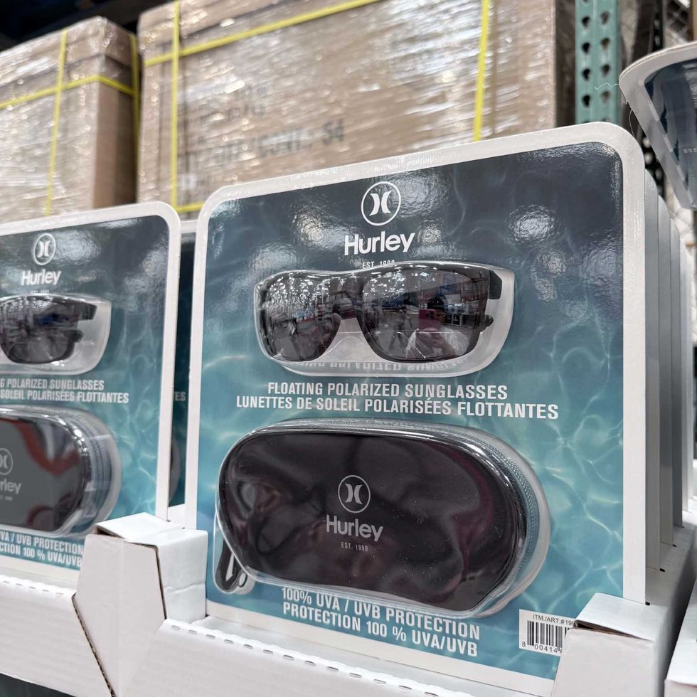 \u200bLunettes de soleil polaris\u00e9es flottantes de la marque Hurley en vente au Costco pour 39,99 $.