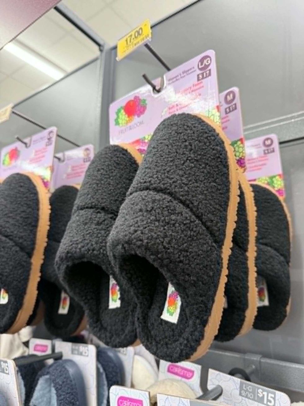 \u200bPantoufles Fruit of the Loom en vente au Tigre G\u00e9ant pour 17 $.