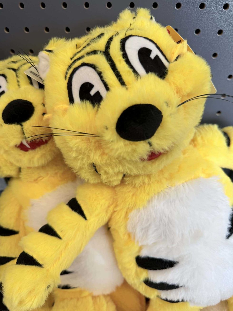 \u200bPeluche caritative du tigre Sympathique en vente au Tigre G\u00e9ant pour 10 $.