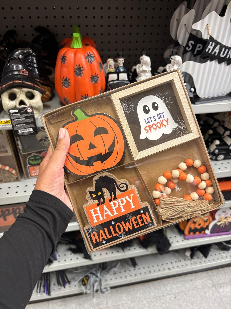 \u200bPetits bibelots th\u00e9matiques.