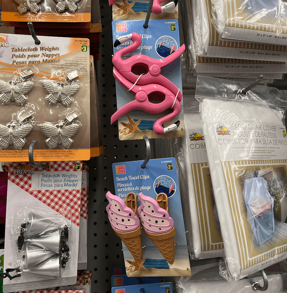 \u200bPinces \u00e0 serviette de plage \u00e0 motif de conet de cr\u00e8me glac\u00e9e ou flamant rose.