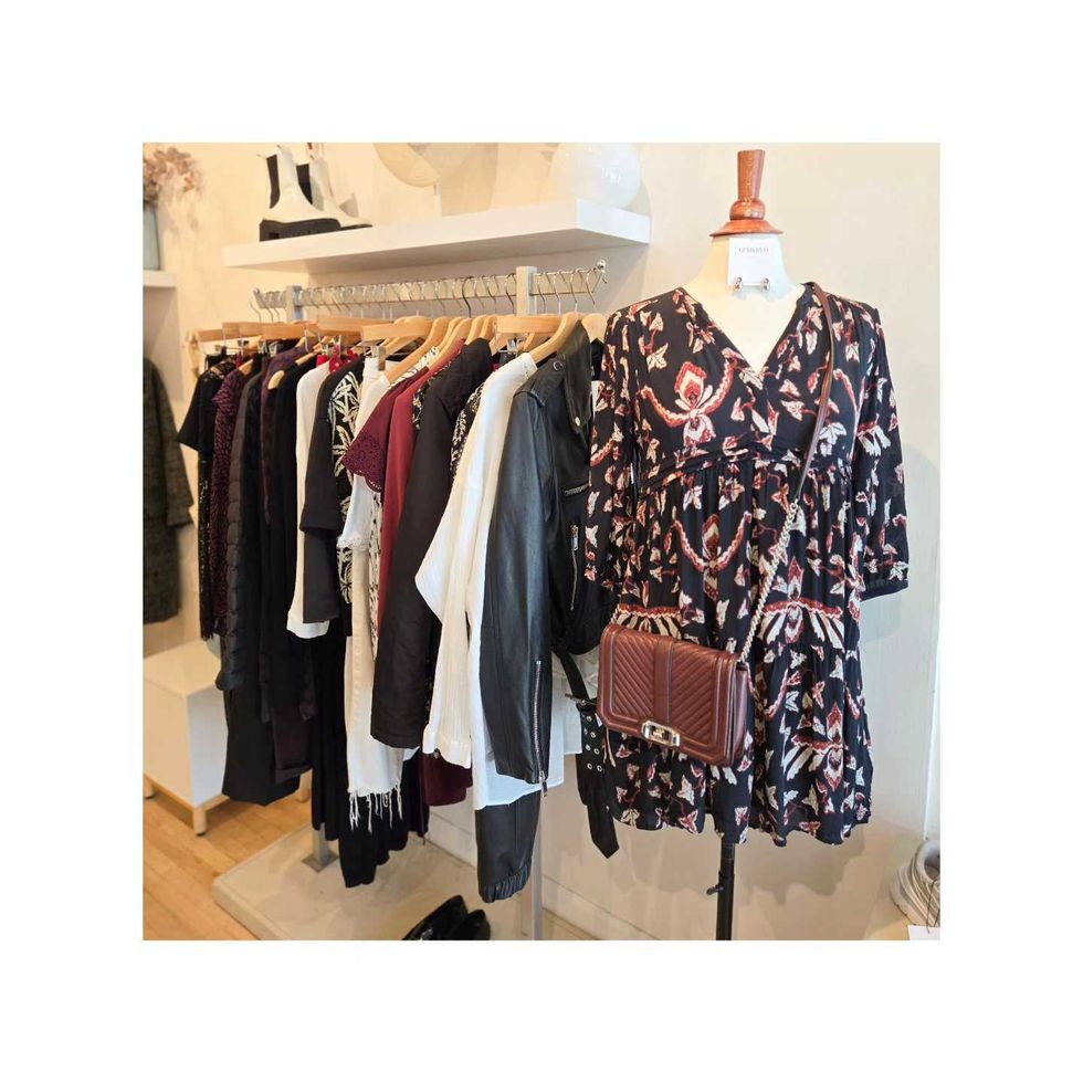 \u200bS\u00e9lection de v\u00eatements d'occasion en vente \u00e0 la boutique Popeline.