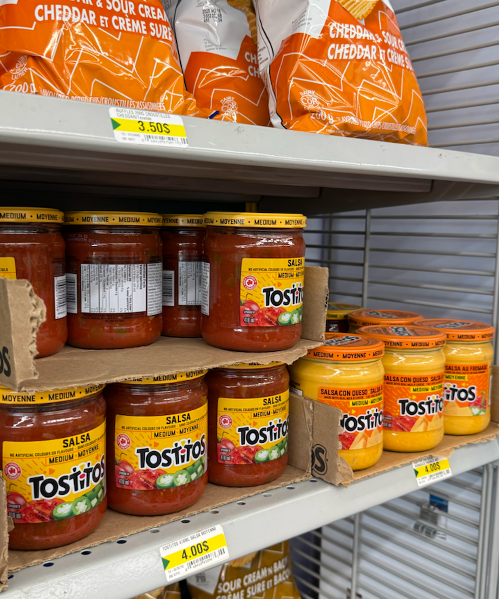\u200bSalsa Tostitos sur les tablettes du Dollarama.