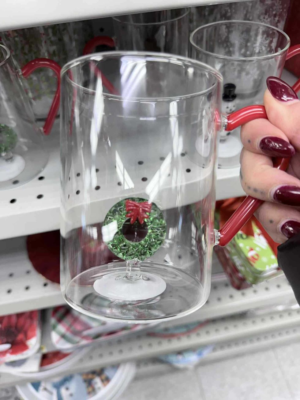 \u200bTasse de No\u00ebl en vente au Dollarama pour 5 $.