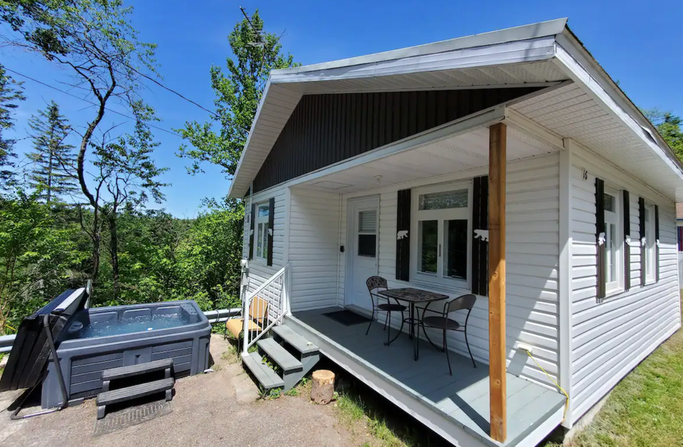 \u200bUn chalet Airbnb.