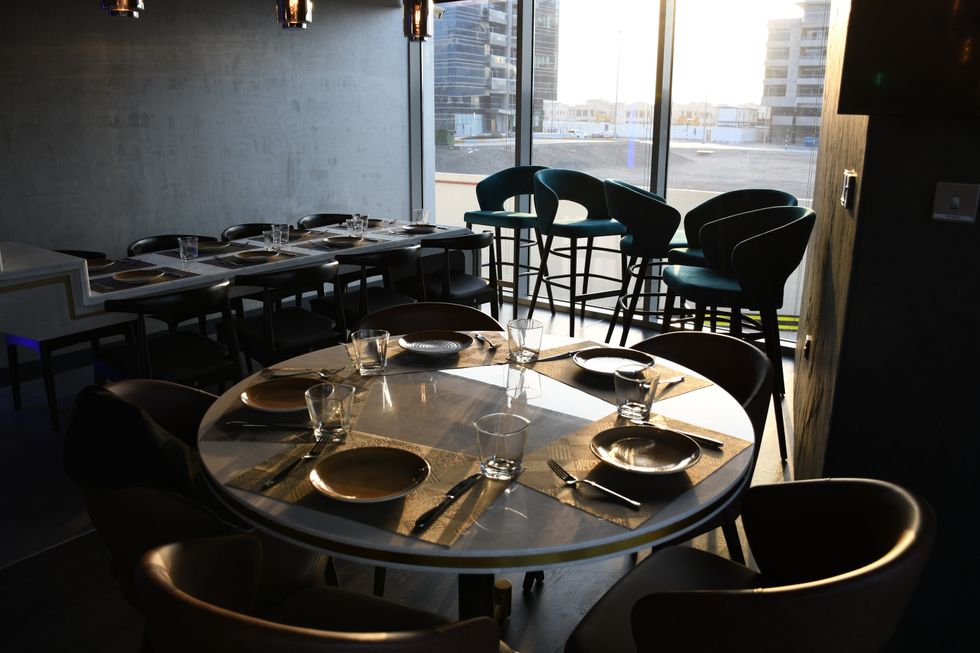 \u200bUstensiles sur des tables.