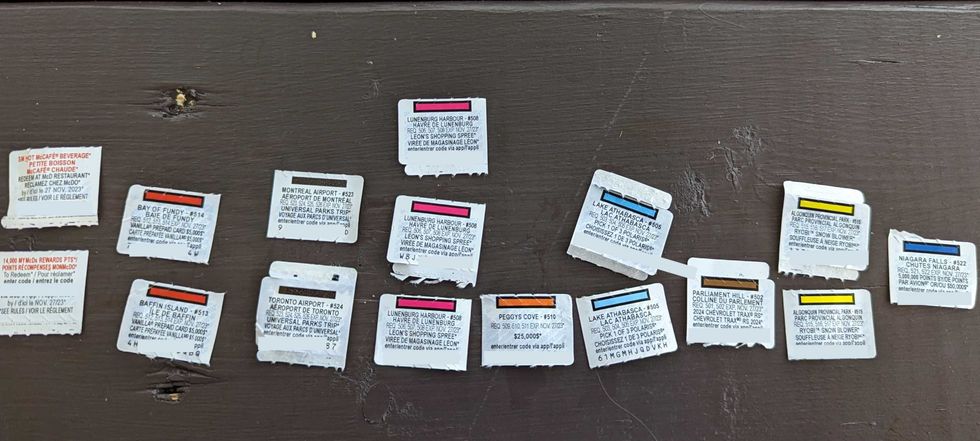 \u200bVignettes de Monopoly d'Ici 2023 chez McDonald's.