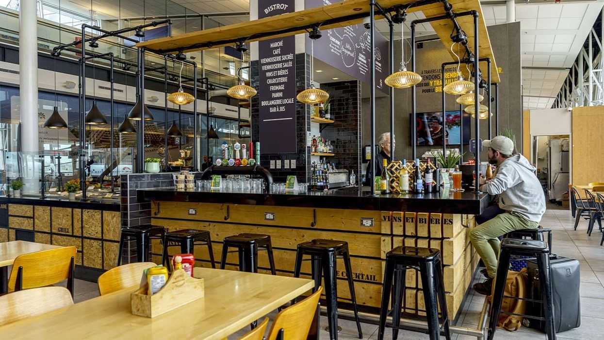 Ce restaurant de l’aéroport de Montréal a reçu 7 250 $ d’amendes en 2025