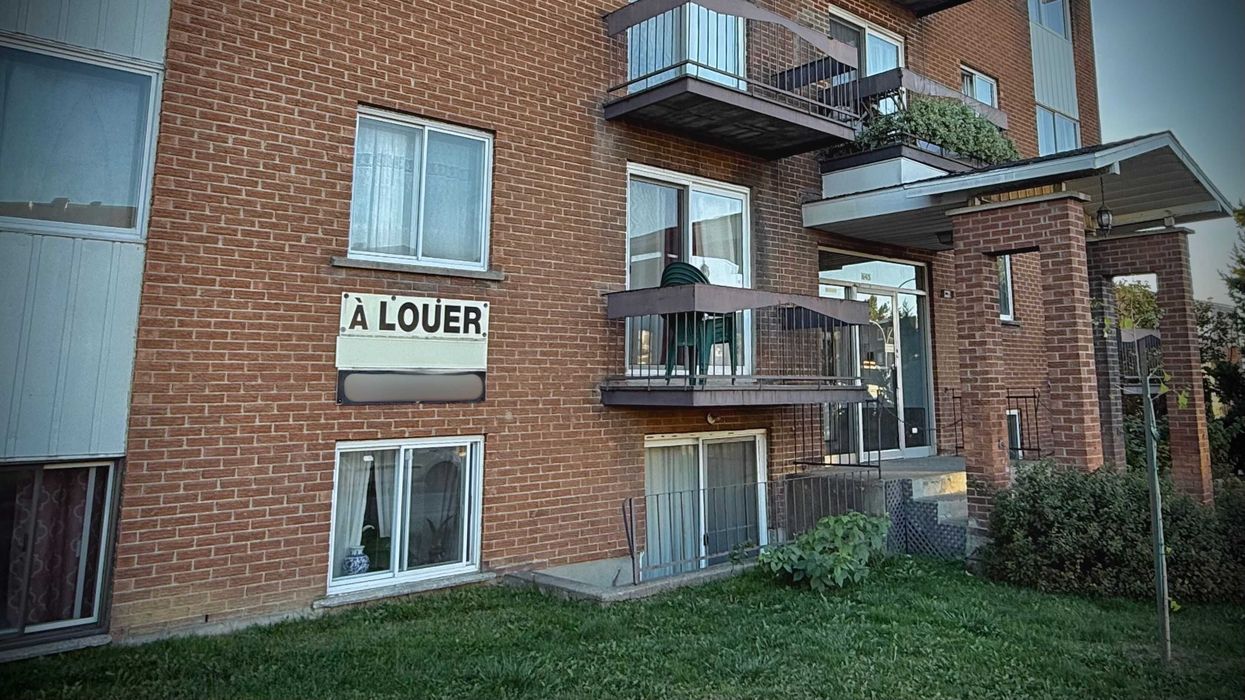 Un bloc d'appartements.