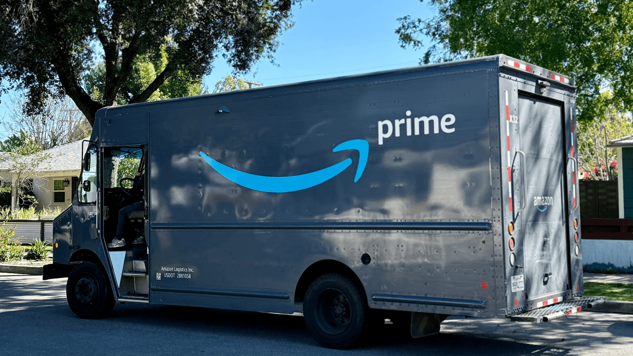 Un camion Amazon Prime.