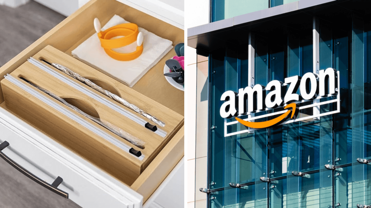 Un distributeur de papier alimentaire en bambou en vente sur Amazon. Droite : La façade d'un bureau Amazon.