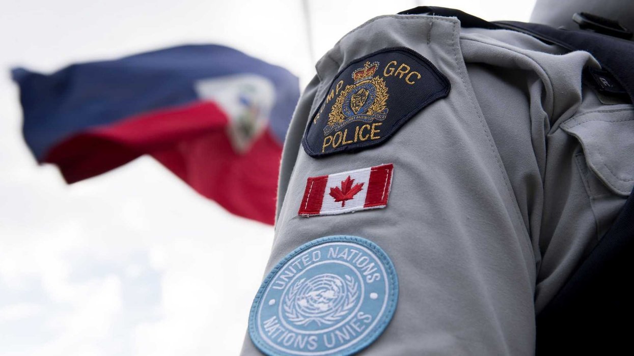 Un écusson de la Gendarmerie royale du Canada.