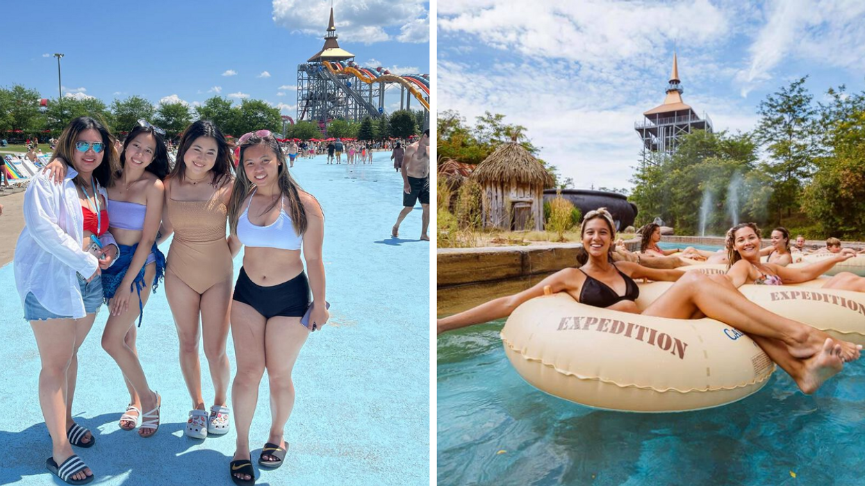 Un groupe au parc aquatique Calypso en Ontario. Droite : Des personne dans des tubes au parc aquatique Calypso.