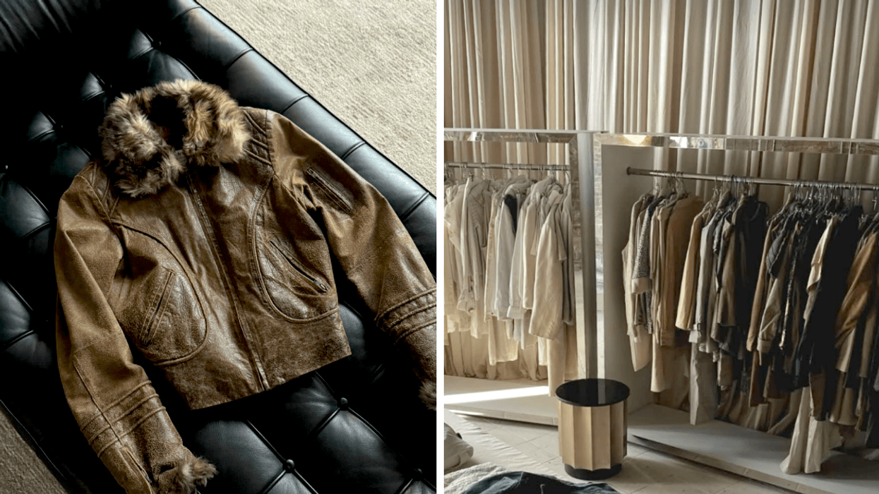 Un manteau en cuir brun sur un divan noir. Droite : Des vêtements.