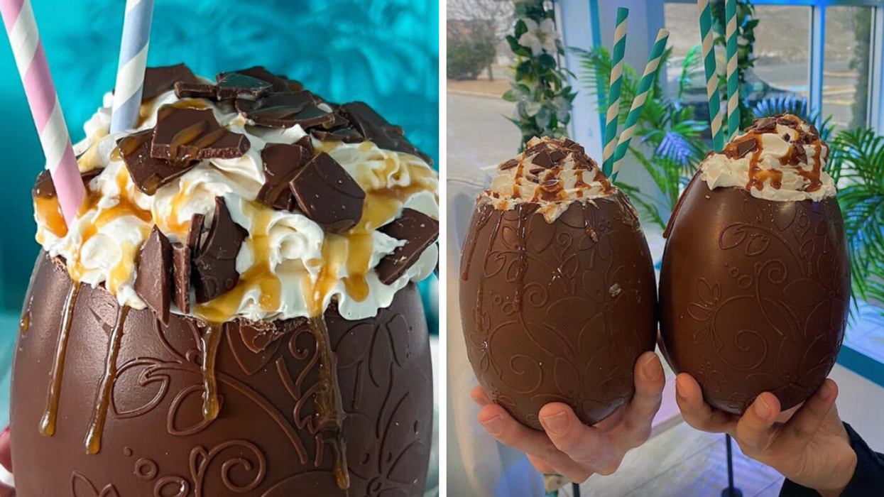 Un milkshake aux Kinder dans un énorme coco de Pâques.