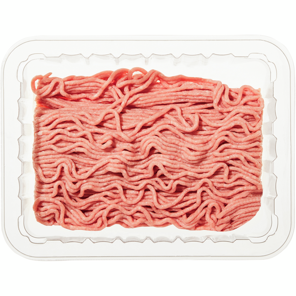 Un paquet transparant de dinde hach\u00e9e sur fond blanc.