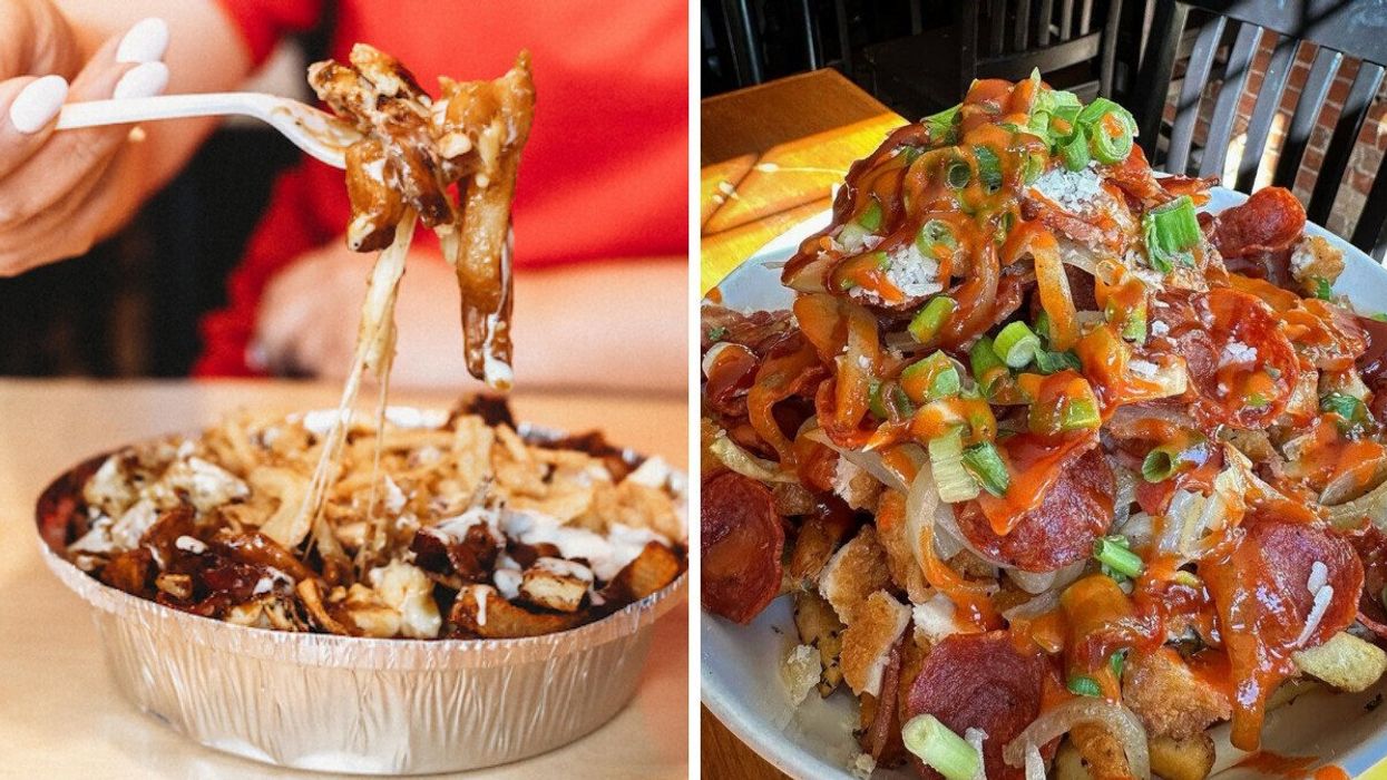 Un plat de poutine avec du fromage étiré à l'aide d'une fourchette. Droite : Une assiette avec une grosse poutine.