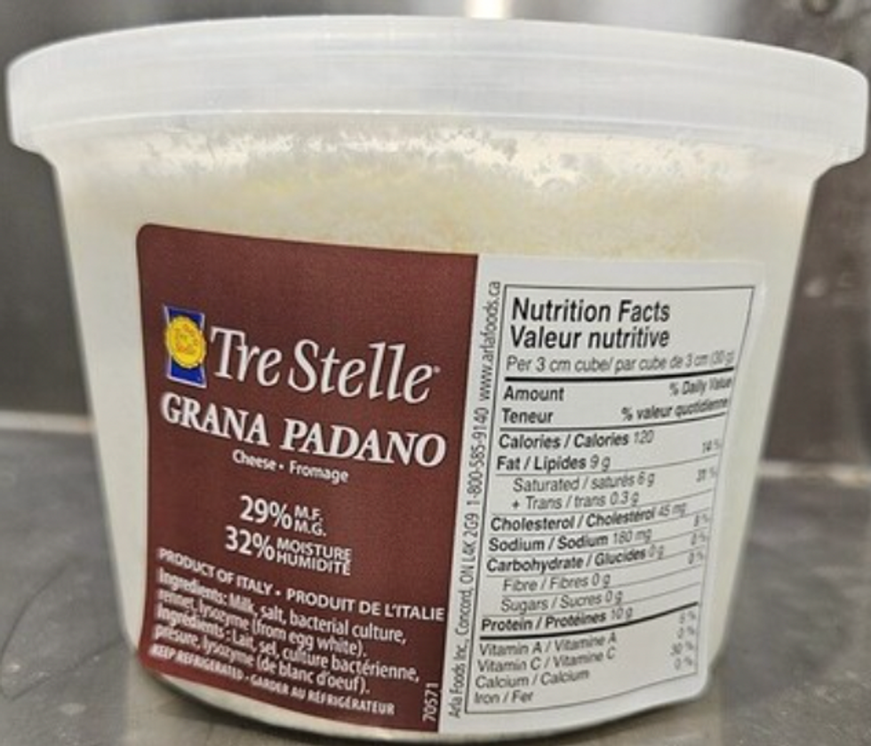 Un pot de fromage Tre Stelle Grana Padano.