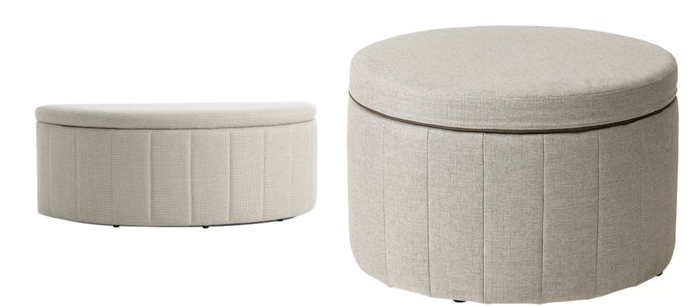 Un pouf du Jusk. Droite : Un pouf du IKEA.