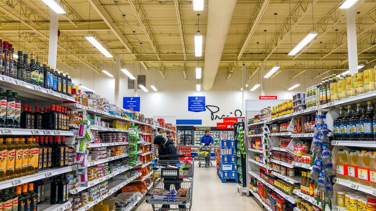 Un rayon d'épicerie.