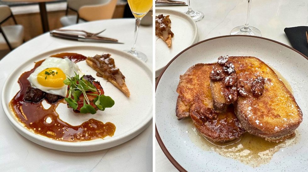 Un steak accompagn\u00e9 d'un \u0153uf au plat, pr\u00e9sent\u00e9 avec \u00e9l\u00e9gance. Droite : Pain dor\u00e9 agr\u00e9ment\u00e9 de sirop d'\u00e9rable et de pacanes.