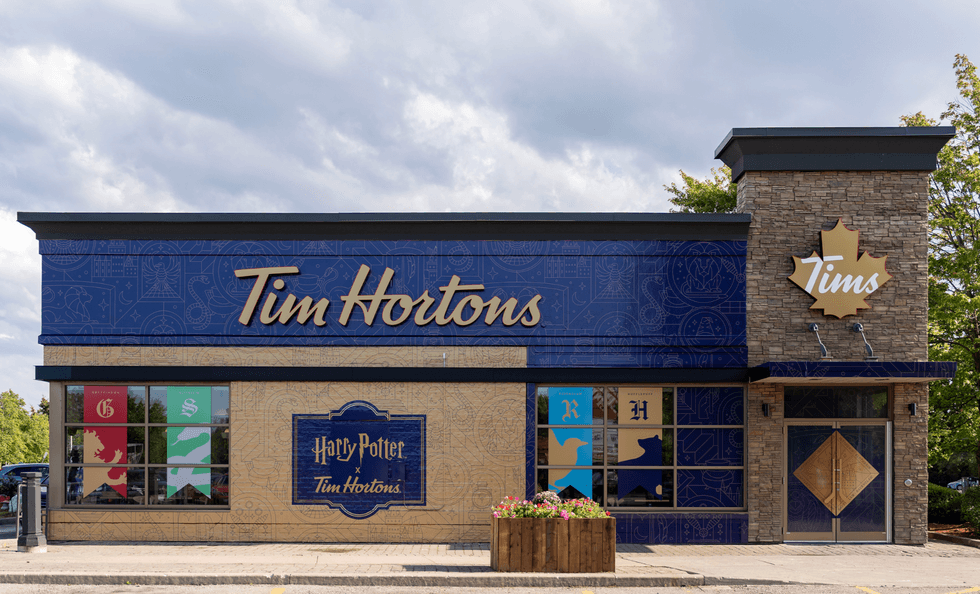 Un Tim Hortons \u00e0 l'image de l'univers Harry Potter \u00e0 Toronto.