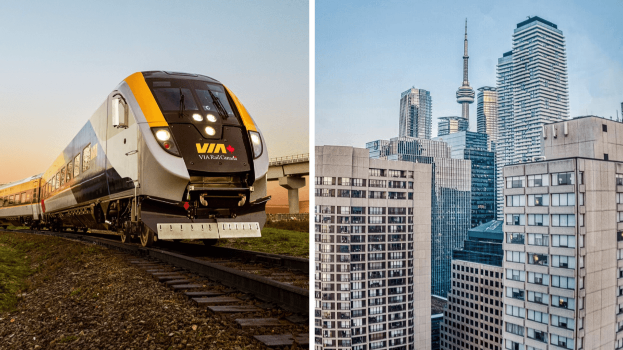 Un train VIA Rail. Droite : Toronto.