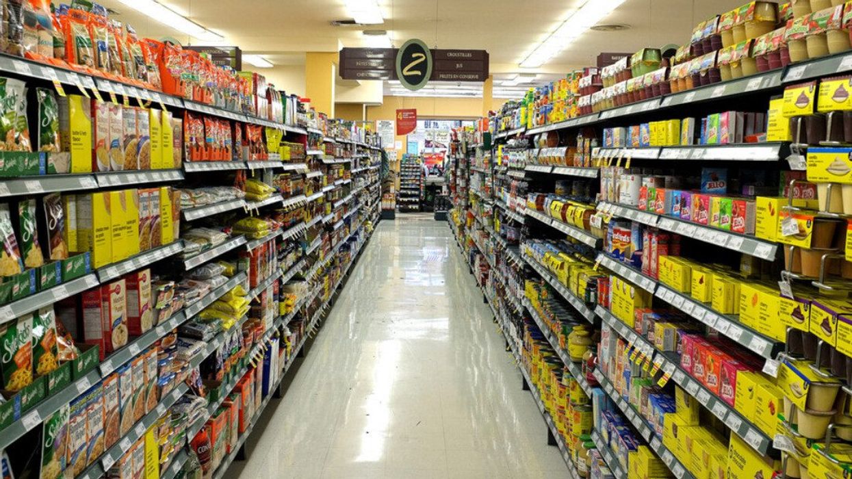 Une allée d'épicerie.