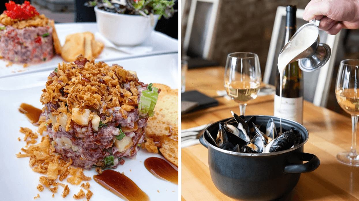 Une assiette de tartare. Droite : Un bol de moules avec un verre de vin et une main qui déverse de la crème.