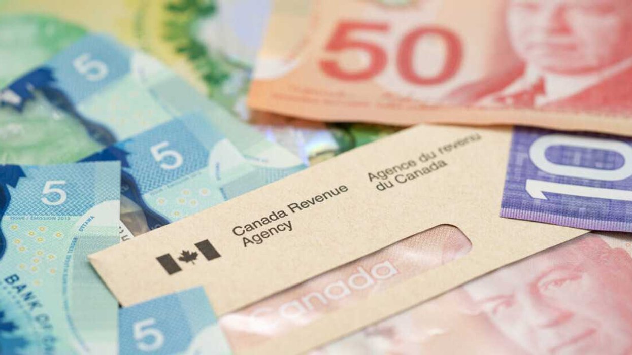 Une enveloppe de l'Agence du revenu du Canada et de l'argent canadien.