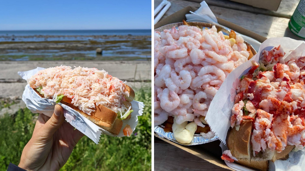 Une guédille au homard. Droite : Une poutine aux crevettes et une guédille au homard de la Cantine Sainte-Flavie.