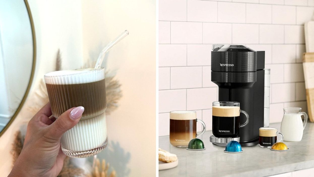 Une main avec un café. Droite : Une machine Vertuo Next de Nespresso avec cafés et capsules sur le comptoir d'une cuisine.