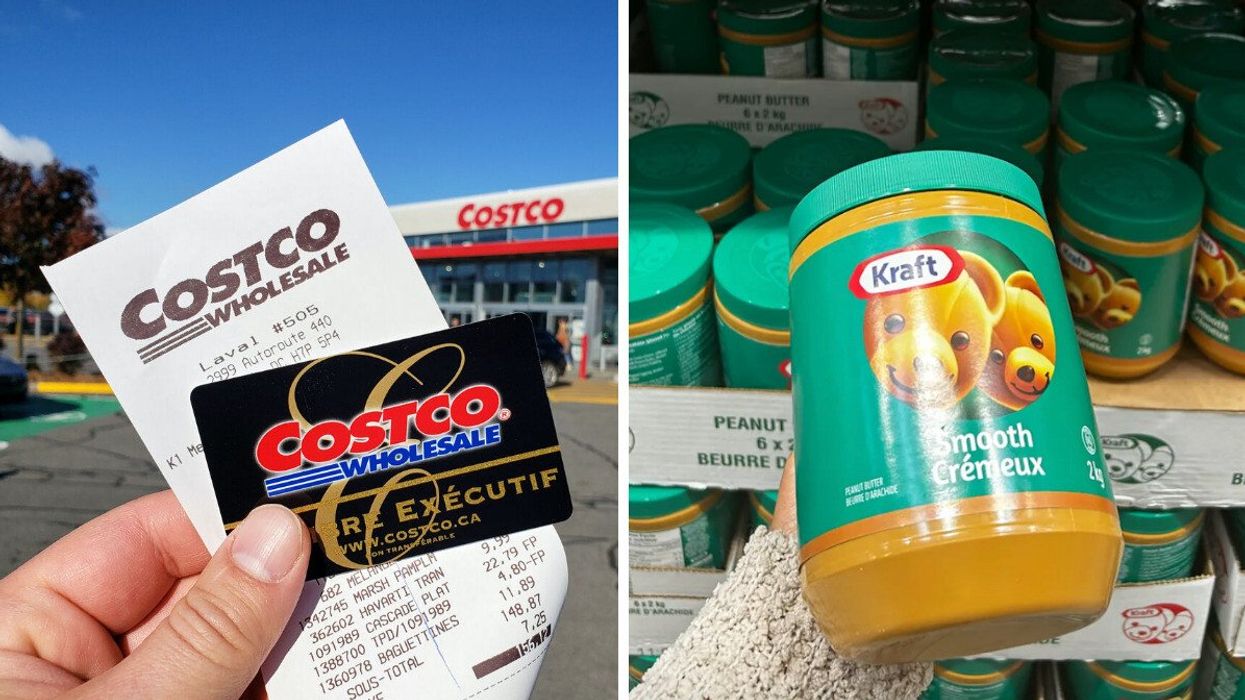 Une main tenant une carte et une facture du Costco dans le stationnement. Droite : Une main tenant un pot de beurre d'arachide au Costco.