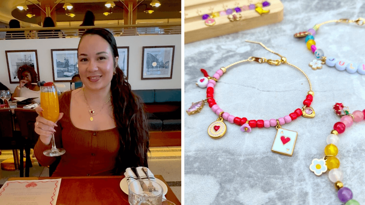 Une mère au Commodore pour le menu fête des Mères. Droite : Des bracelets faits à la main lors d'un atelier.