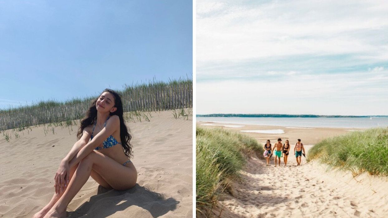 Une personne assise dans le sable à la plage Parlee. À droite : Un groupe au Parc provincial de la plage Parlee.