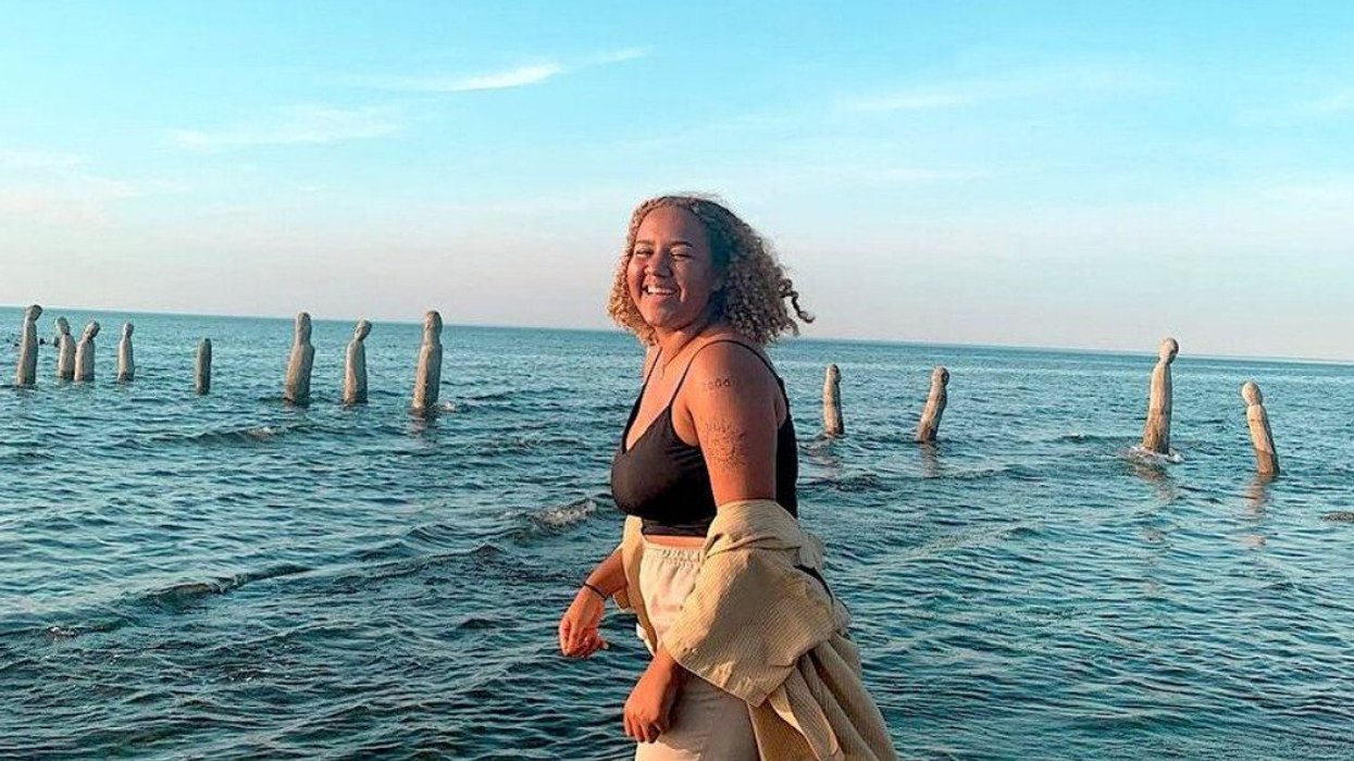 Une personne au Grand Rassemblement.