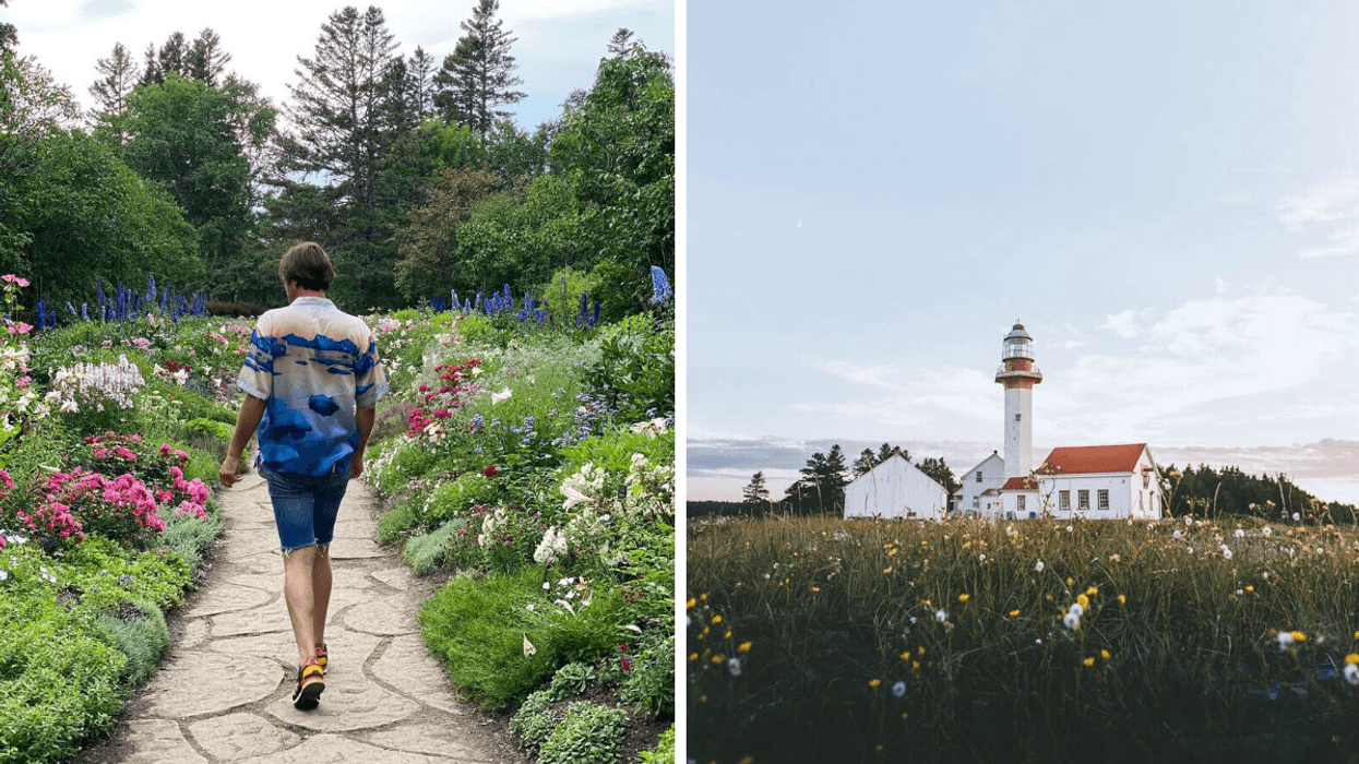 Une personne aux Jardins de Métis. Droite : Le phare de Métis.