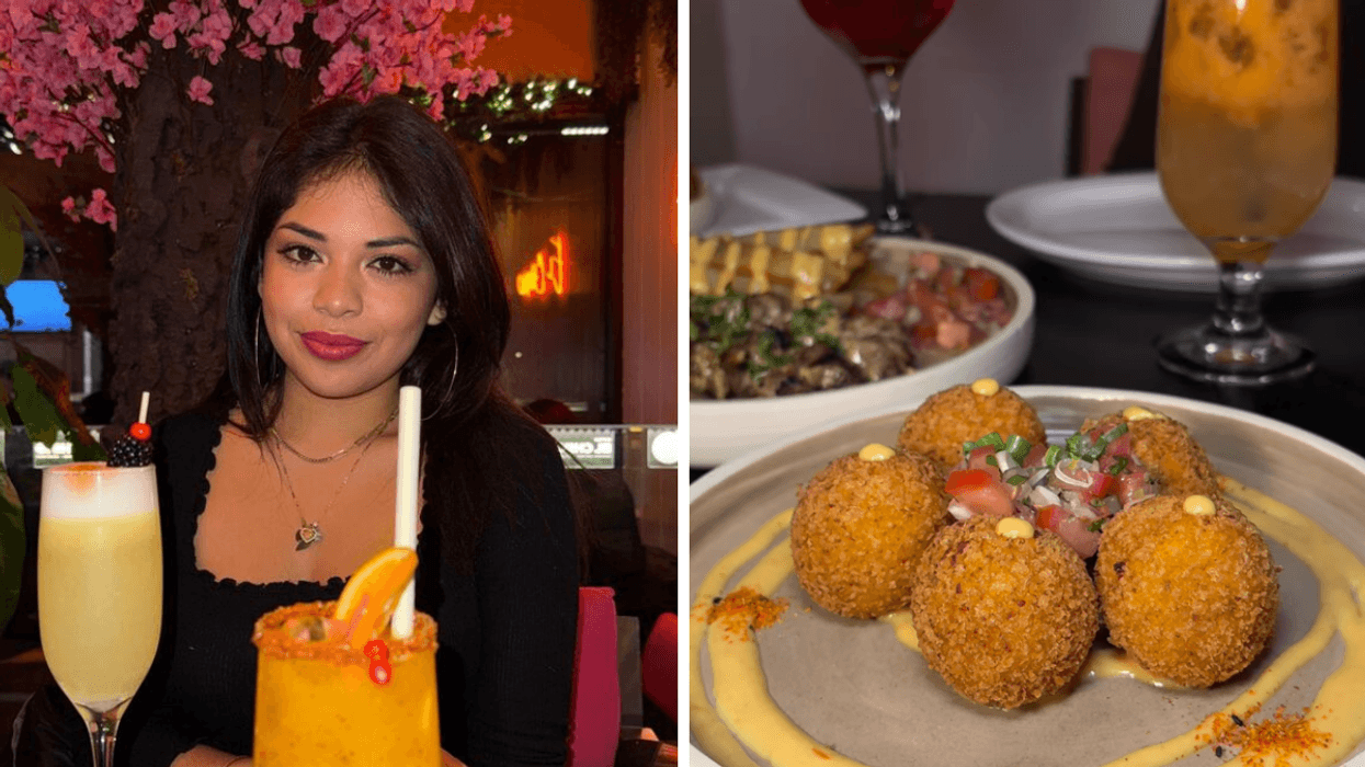 Une personne avec des cocktail au Bistro El Chino.