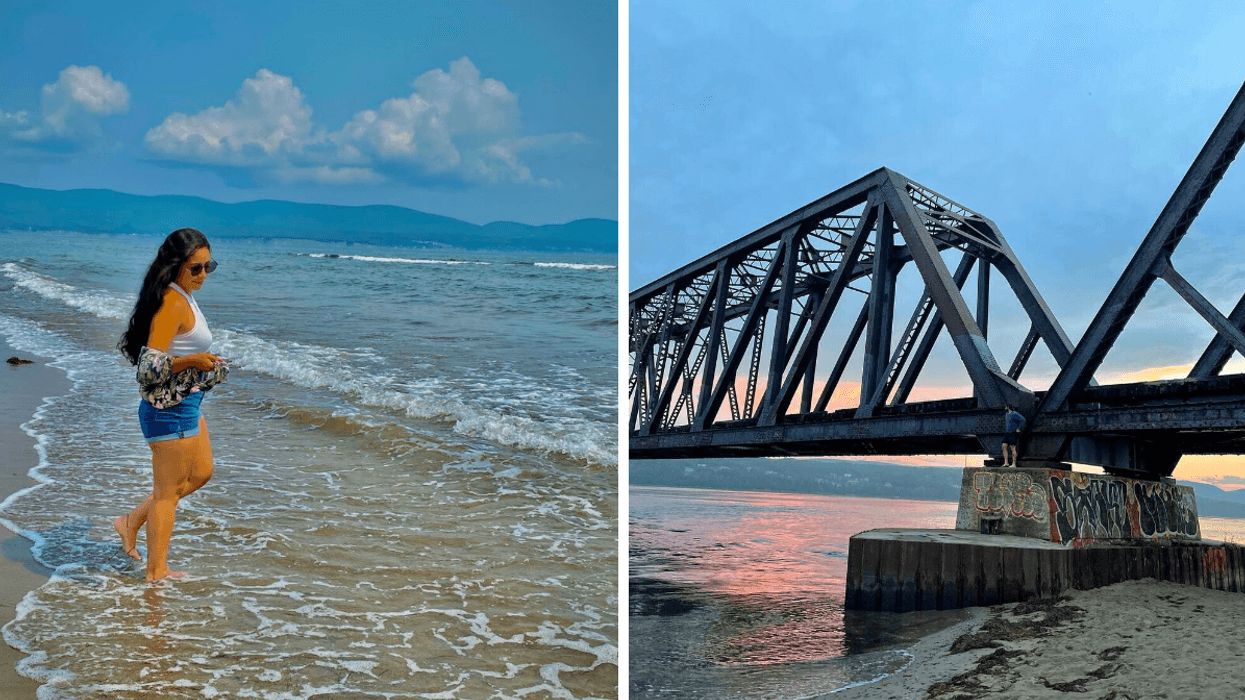 Une personne sur la plage. Droite : Un pont devant un coucher de soleil.